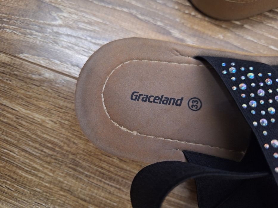 Sandaly z cekinami czarne gumowane Graceland rozm.32