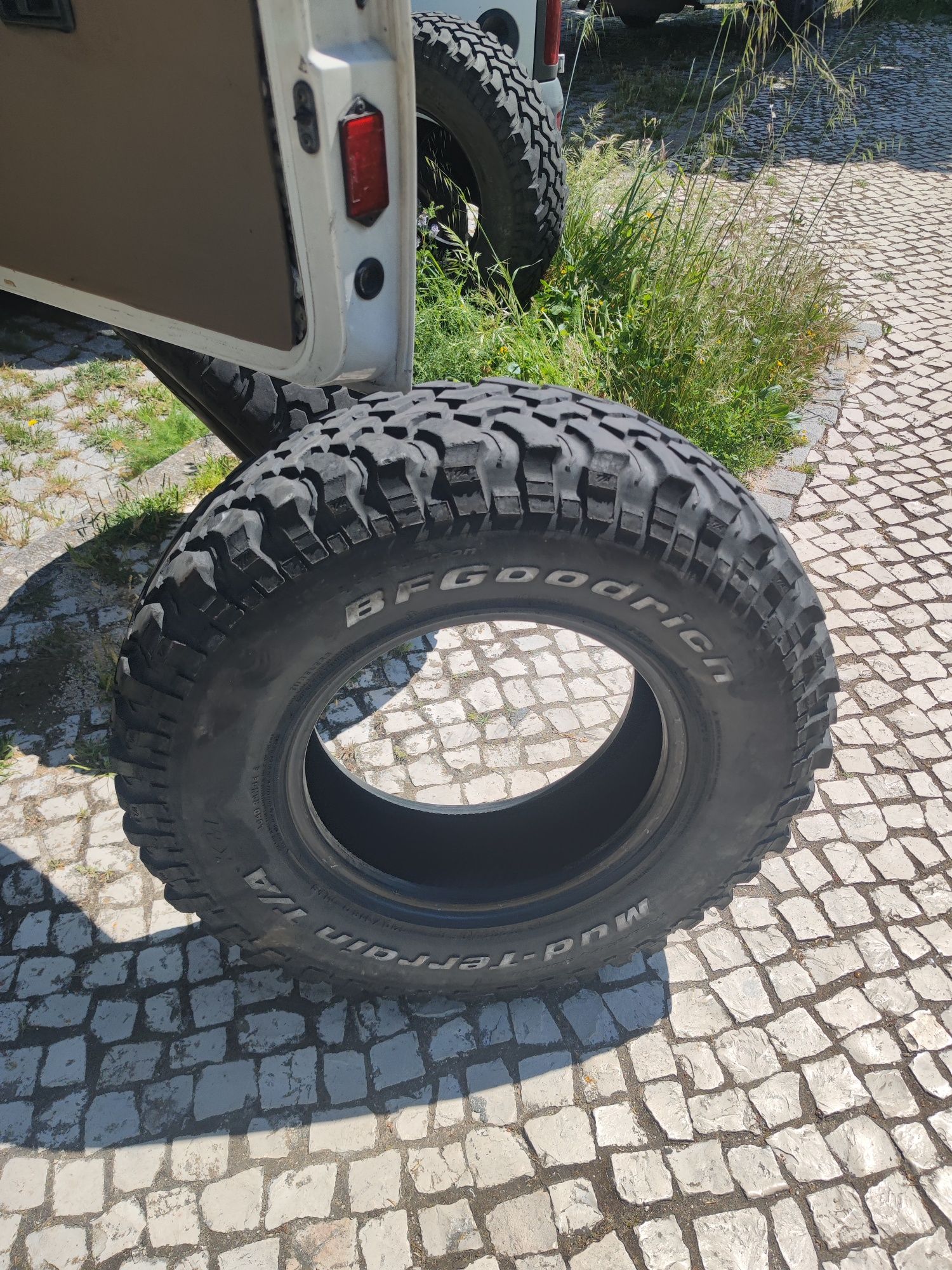 3 Bfgoodrich Mud Terrain 238 85 r16 KM