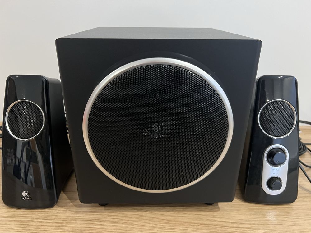Colunas Logitec com subwoofer