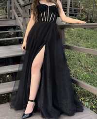 Вечірня сукня чорного кольору