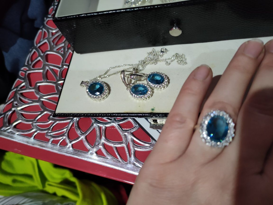 Zestaw biżuterii srebrnej z niebieskim oczkiem