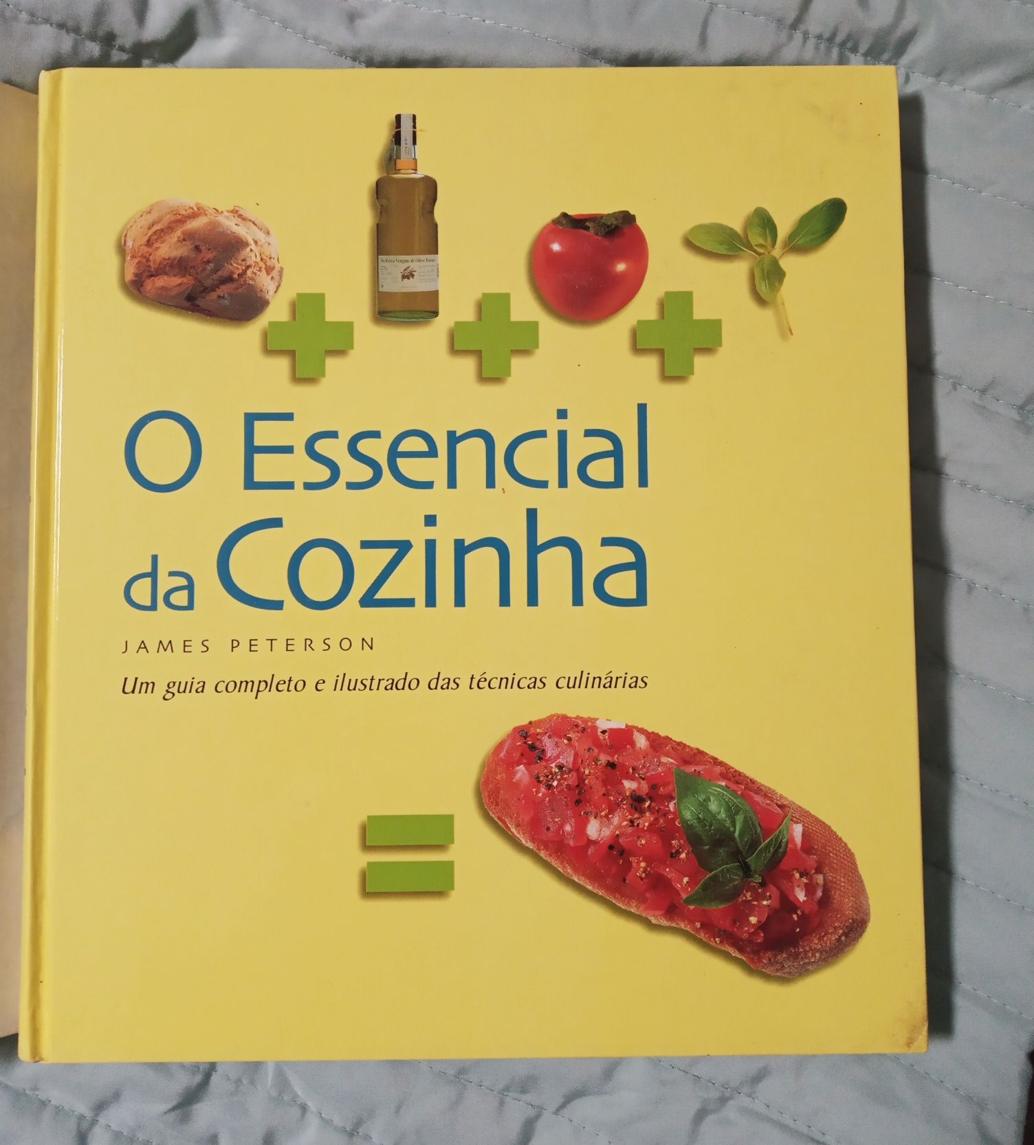 Livro "O essencial da cozinha"