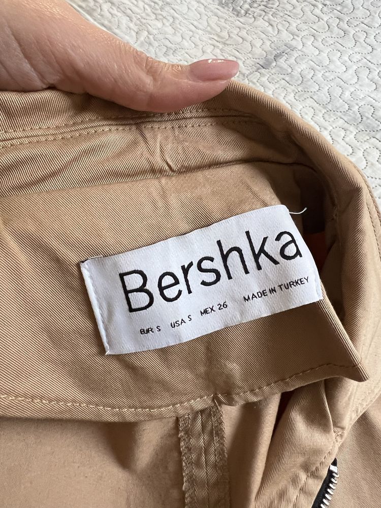 Куртка укорочена bershka