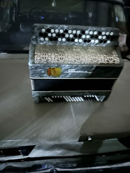 Продам баян «полліся»