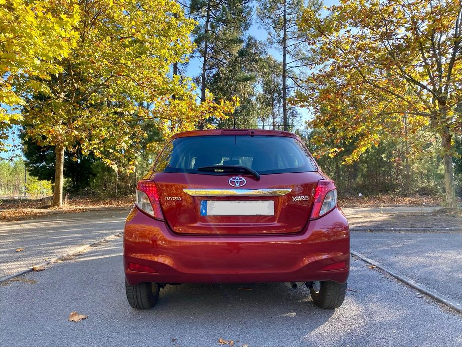 Toyota Yaris bordeaux