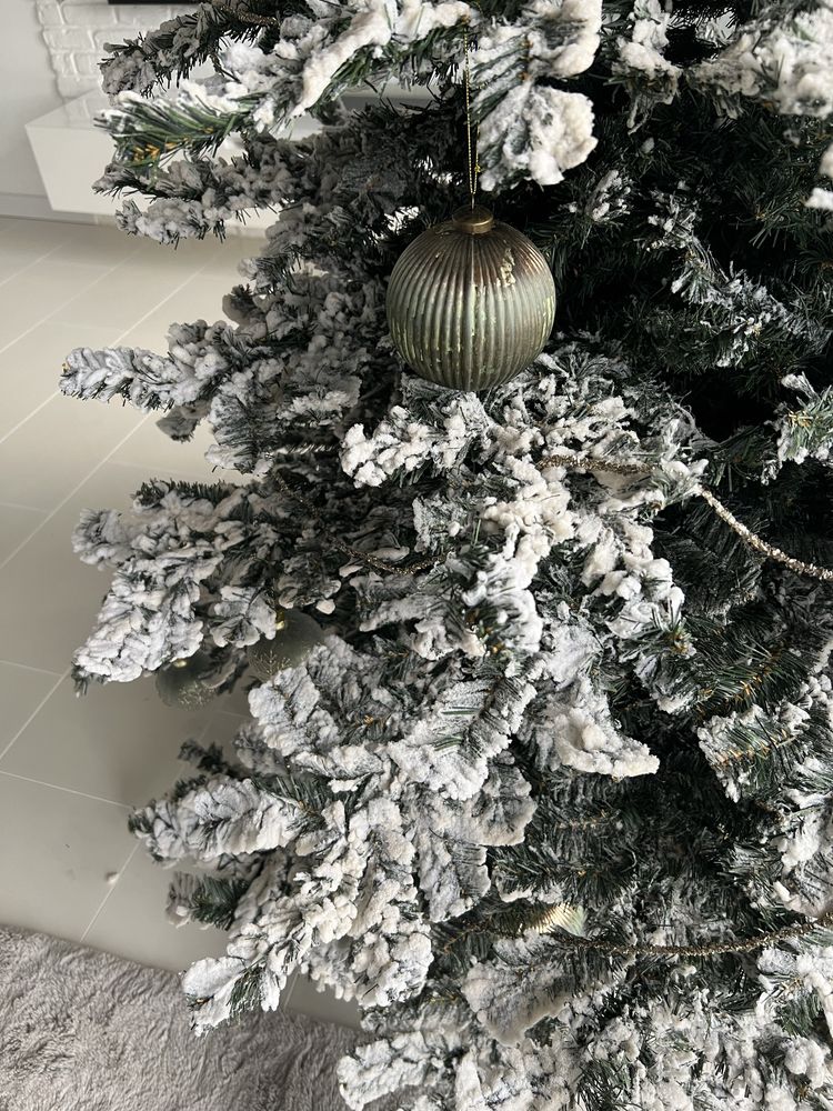 Choinka z efektem sniegu 220 cm