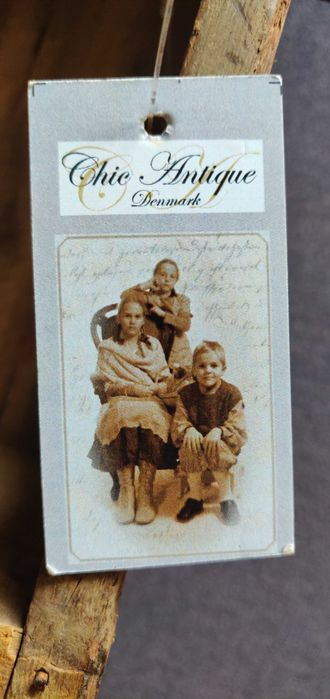 Uchwyt/półeczka na papier toaletowy firmy Chic Antique