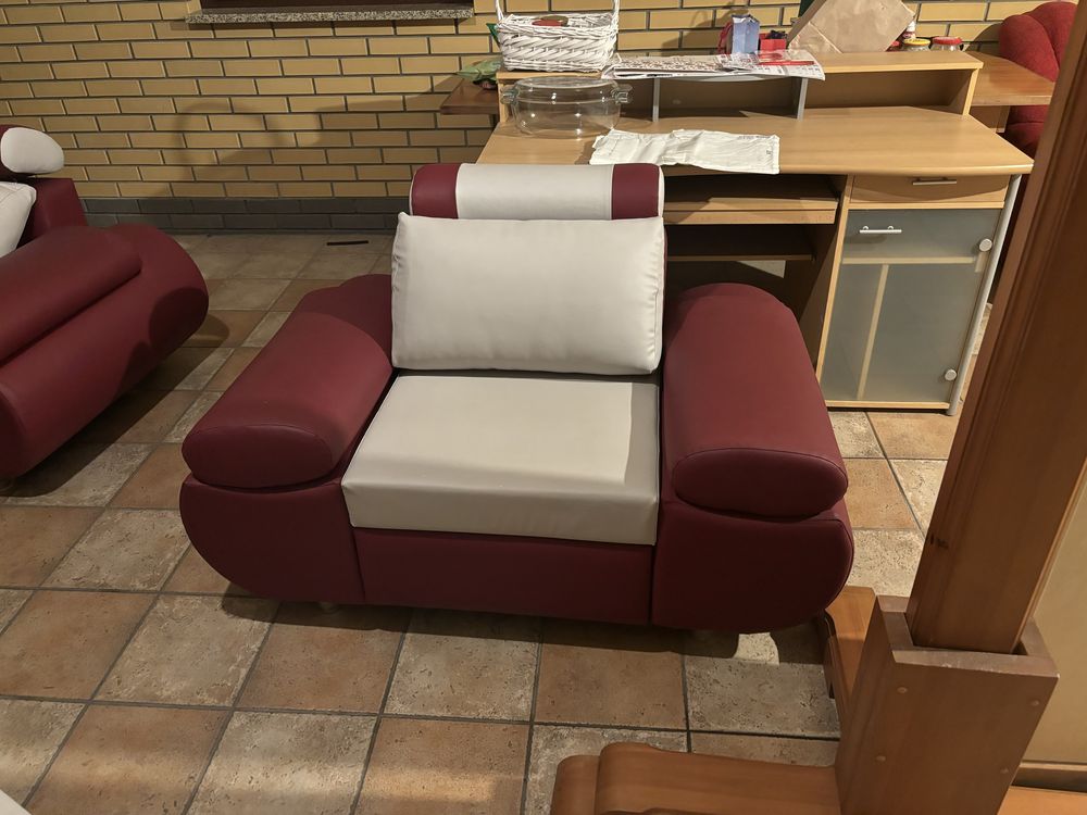 Sofa skora z ruchomymi zaglowkami  plus 2 fotele stan jak nowe