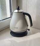 Чайник електричний DeLonghi білий
