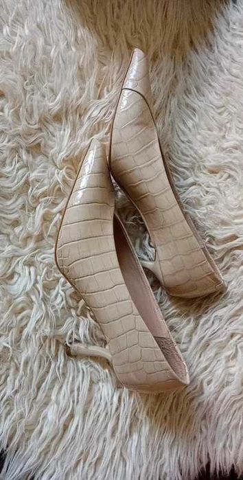 Carinii,Pantofelki na kieliszku ,beżowe