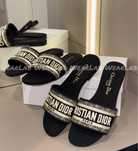 Шльопанці від Christian Dior
