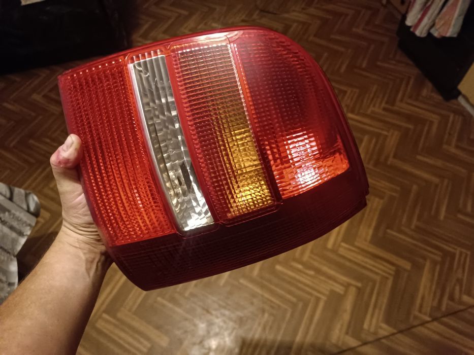 Audi a4 b5 lampa prawa tył tylnia kombi