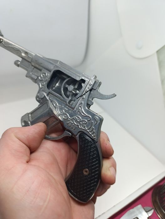 Радянський дитячий пістолет револьвер металевий муляж іграшка