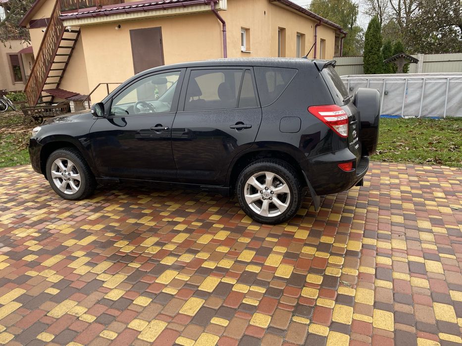 Продам Тойота раф 4