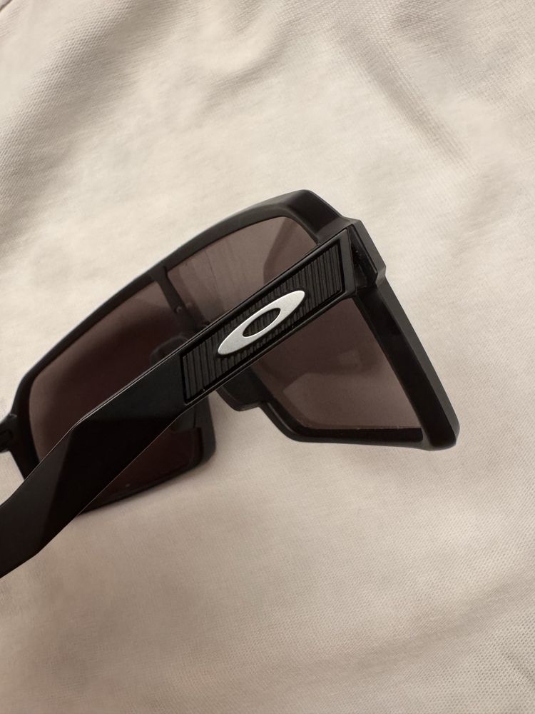 Oakley Sutro Black