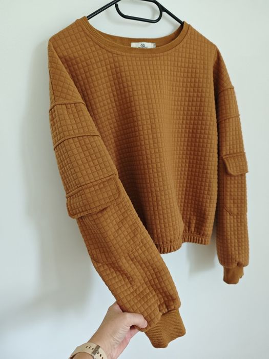 Krótka bluza brązowa z "kieszonkami" na rękawach MOCHY rozmiar S/M