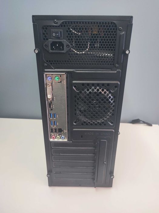 Komputer stacjonarny PC AMD Ryzen 5 2400G 3.6GHz 16GB RAM 256GB NVMe