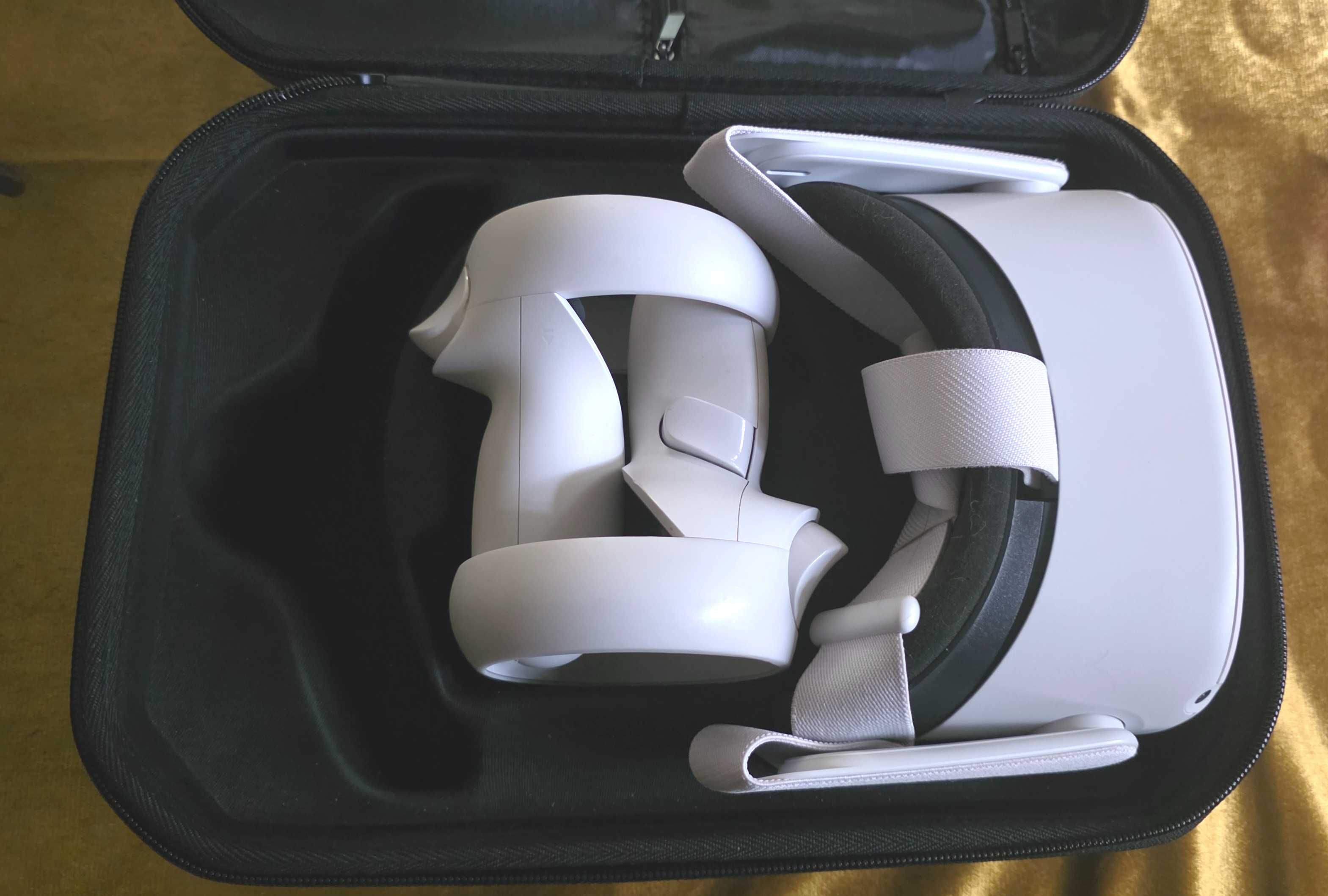 Gogle Oculus Quest 2 - pełny komplet + dedykowany futerał