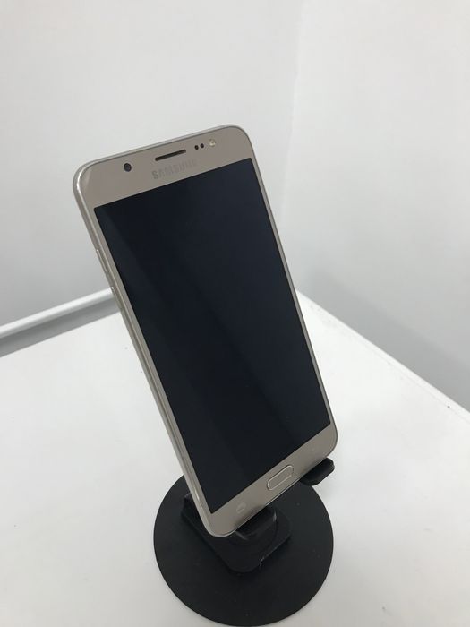 Samsung Galaxy J7 2016 в нормальному стані