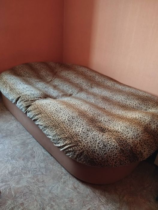Продам диван недорого