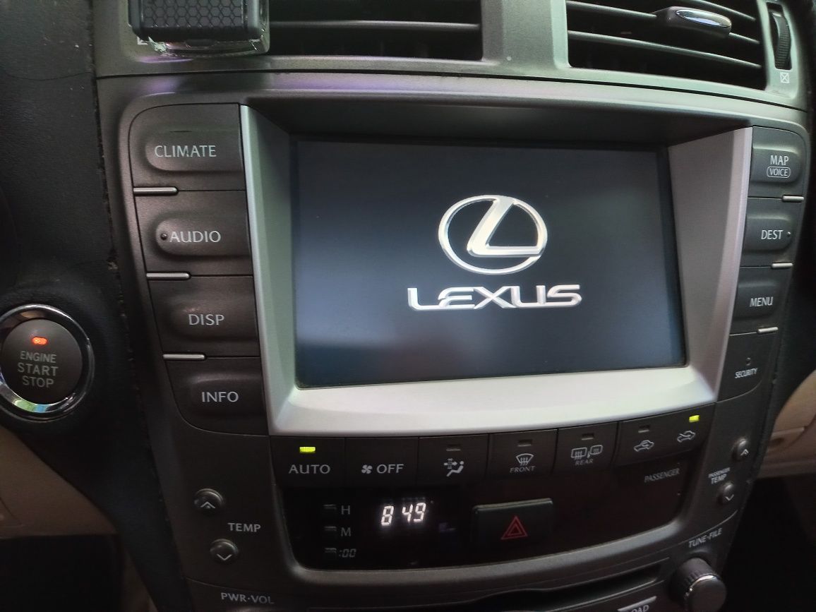 Lexus is 250 avtomat 4x4