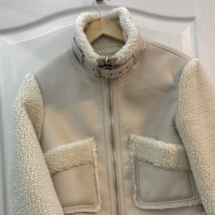 Дублянка біла молочна bershka