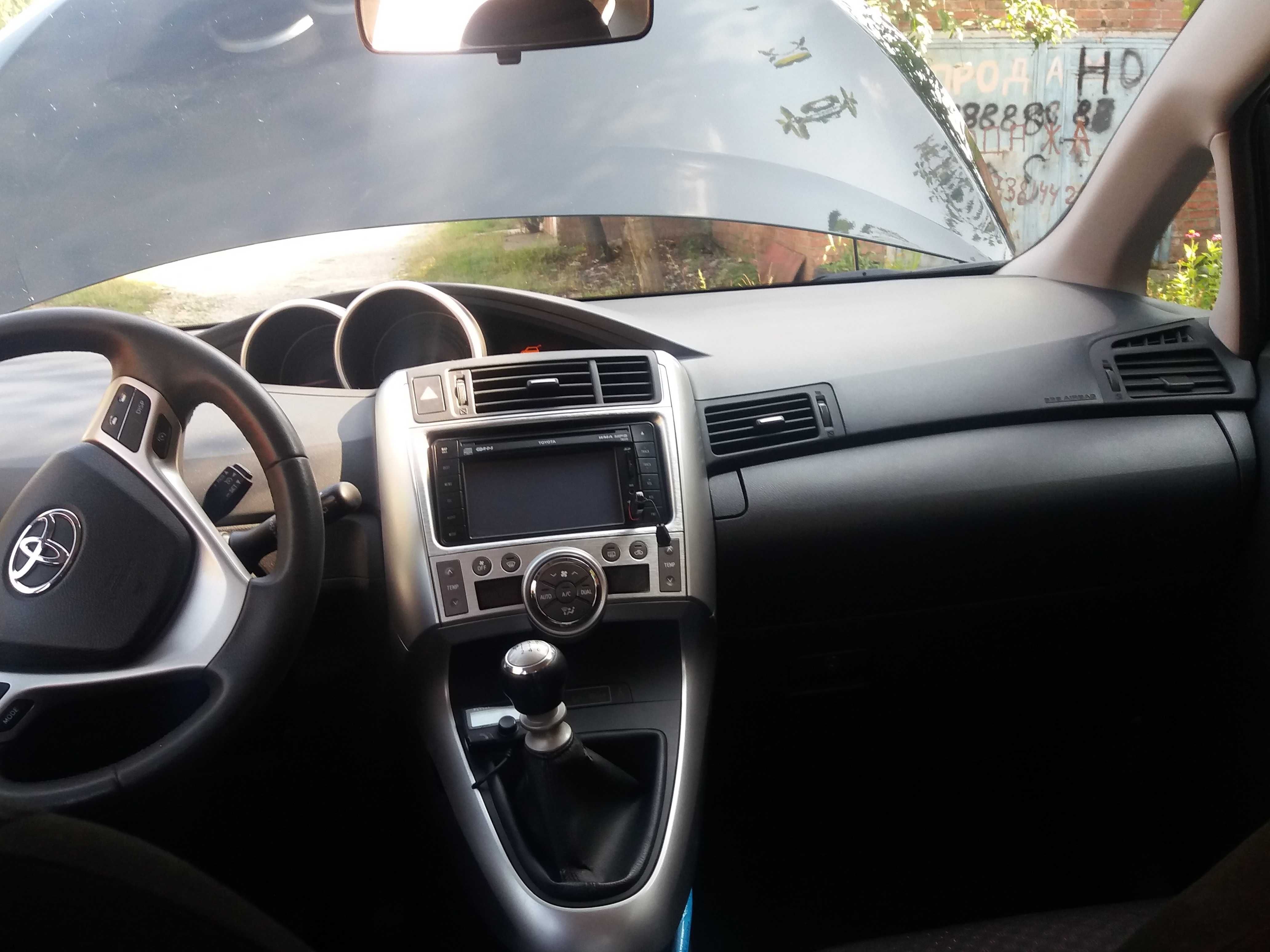 Проадам автомобіль Toyota Verso