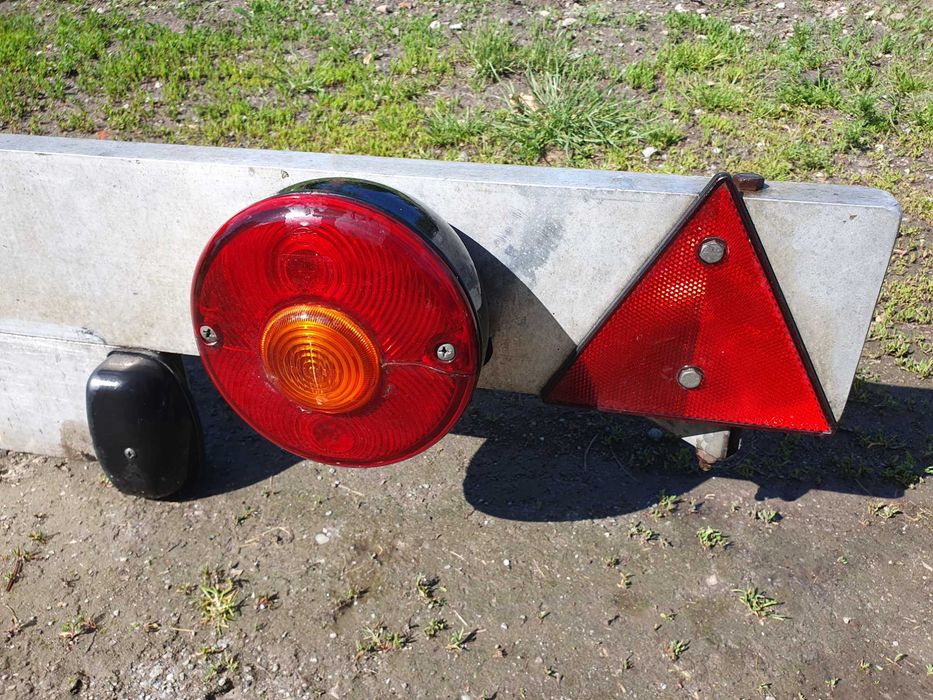 DOBRY STAN Listwa świetlna do przyczepki/oświetlenie tylne/belka/panel