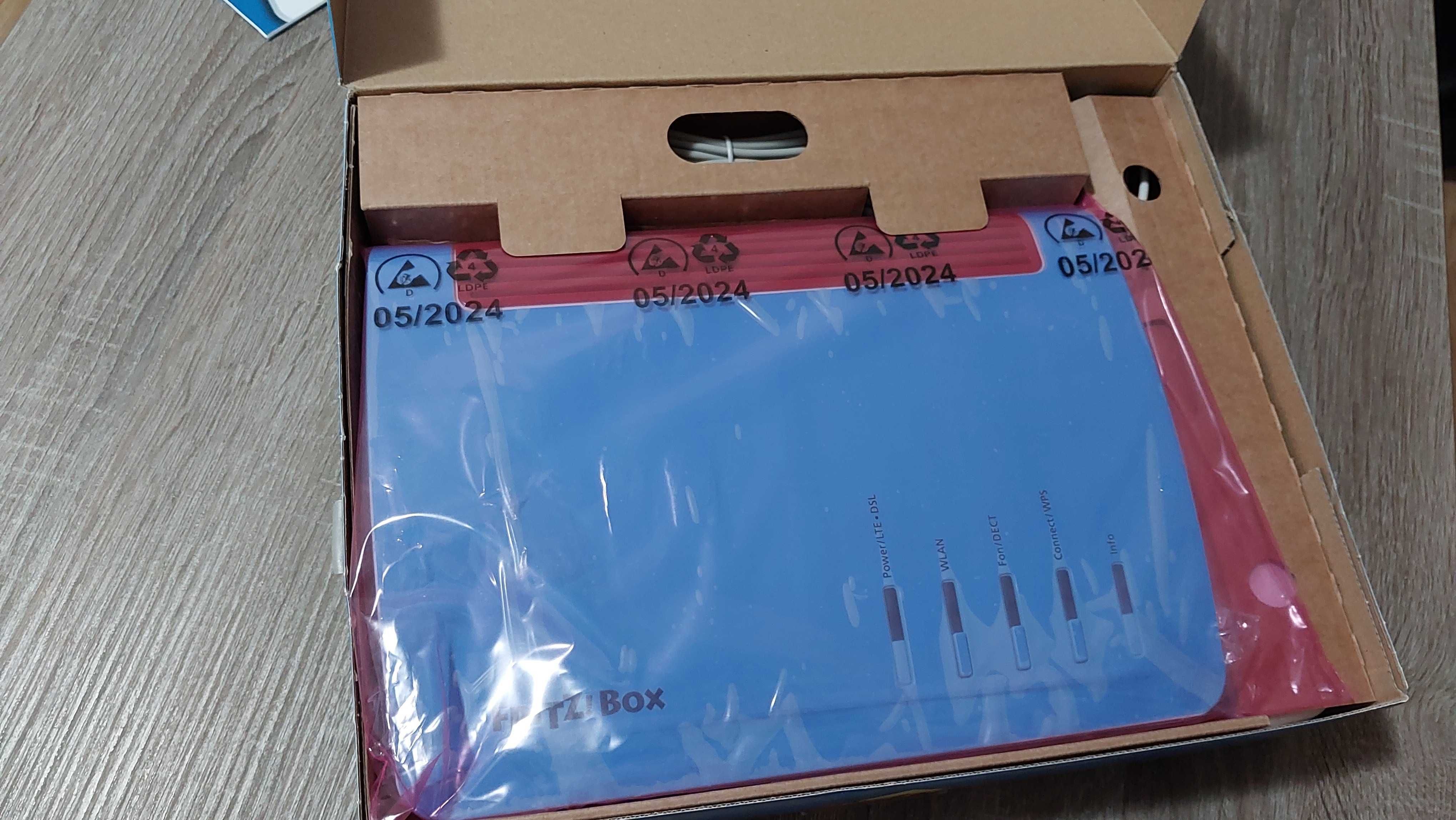 Router AVM FRITZ!Box 6890 LTE v2 Edition International NOVO