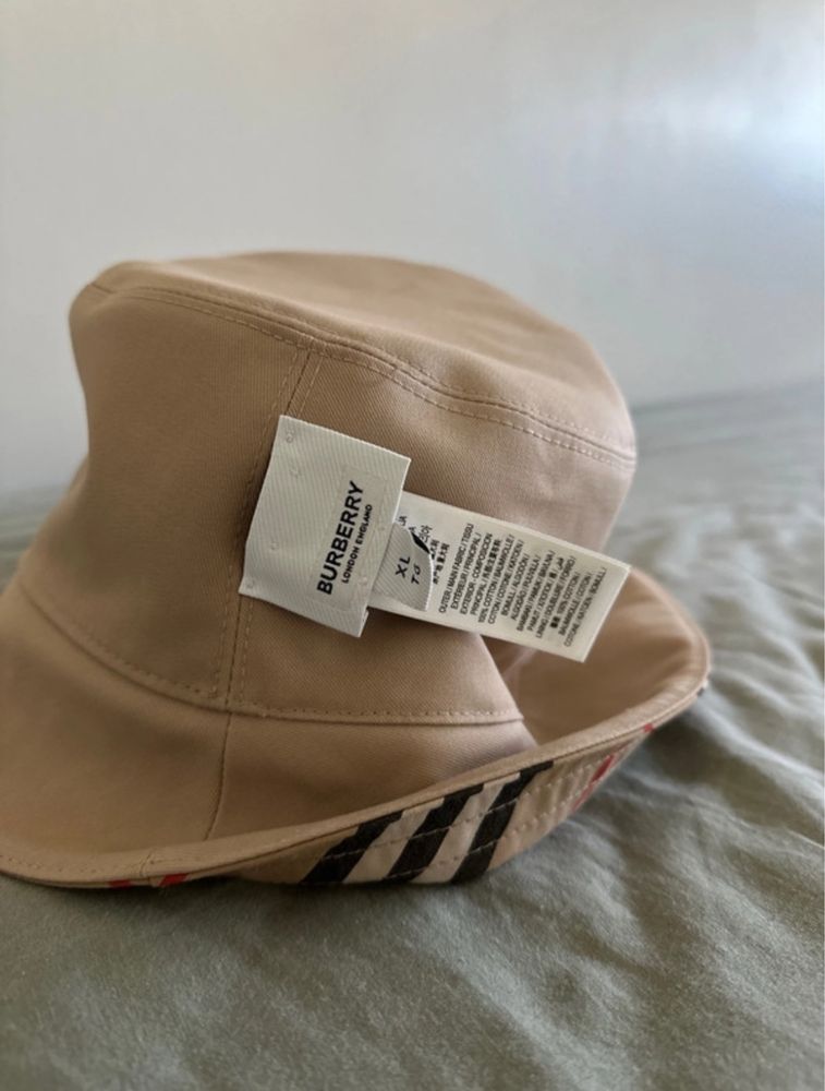 Chapéu Burberry reversivel