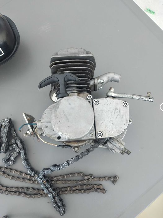 Motor gasolina e depósito para bicicleta