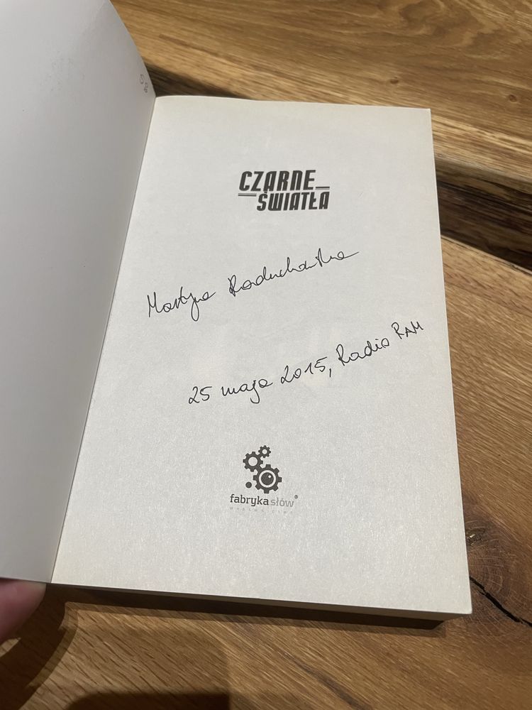 Z autografem - Czarne Światła. Tom 1. Martyna Raduchowska. Łzy Mai.