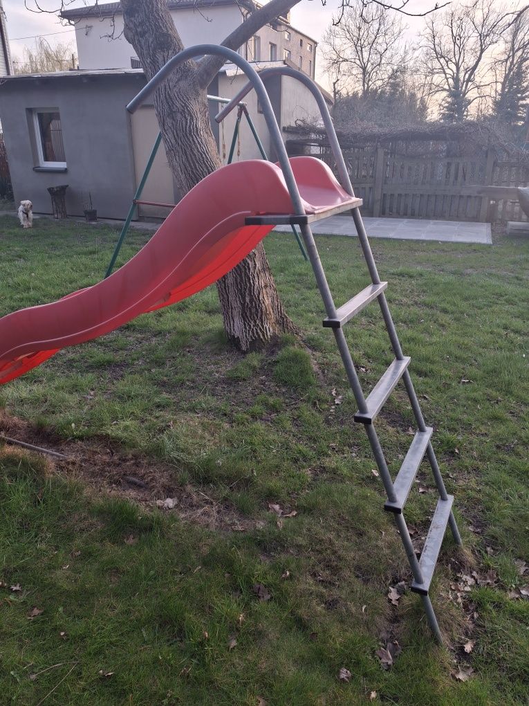 Zjeżdzalnia z drabinką, ślizg 3m, czerwona
