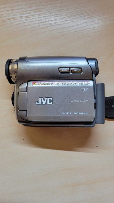 Відеокамера JVC GR-D720E