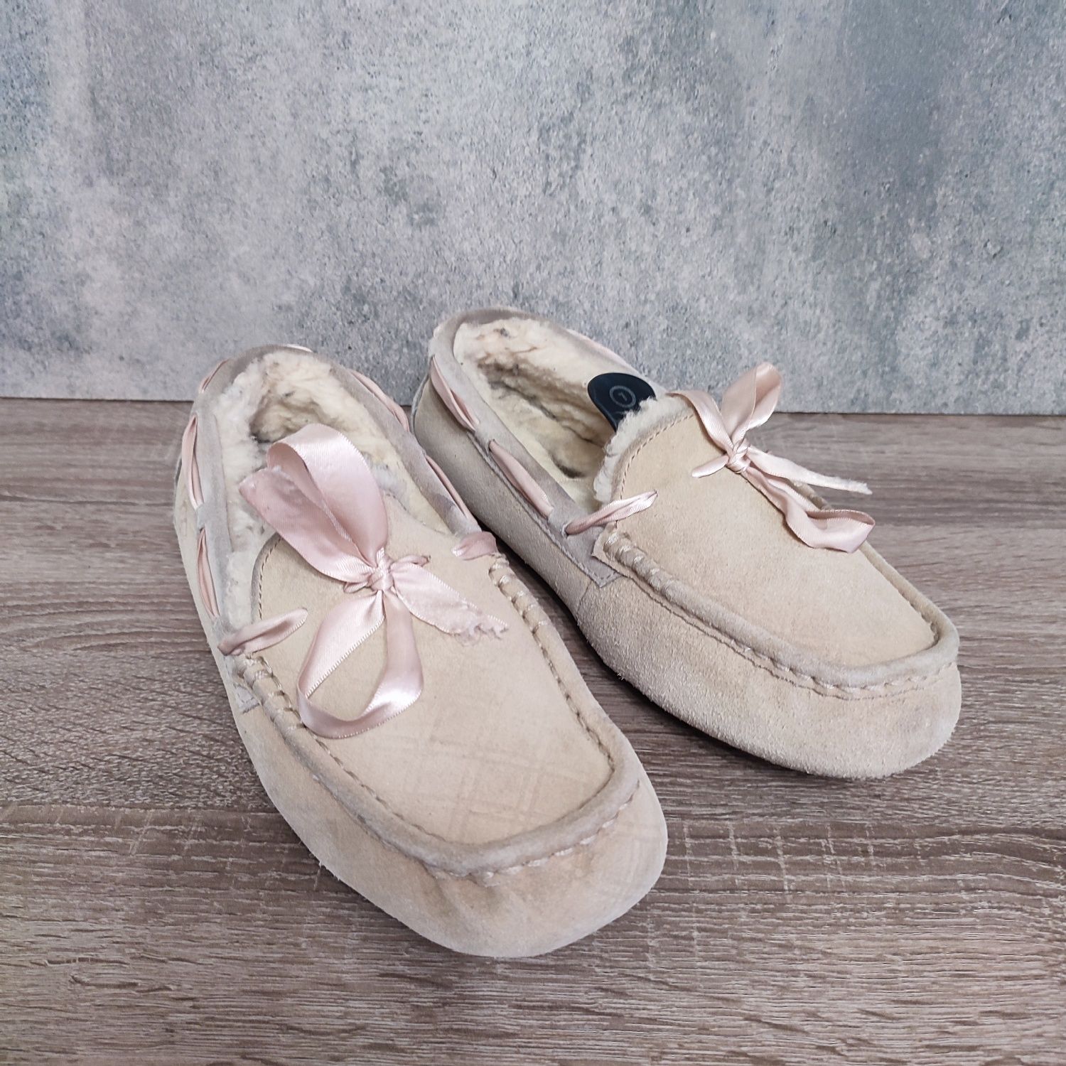 жіночі шкіряні туфлі,кросівки, мокасини UGG size 42/9.5/275
