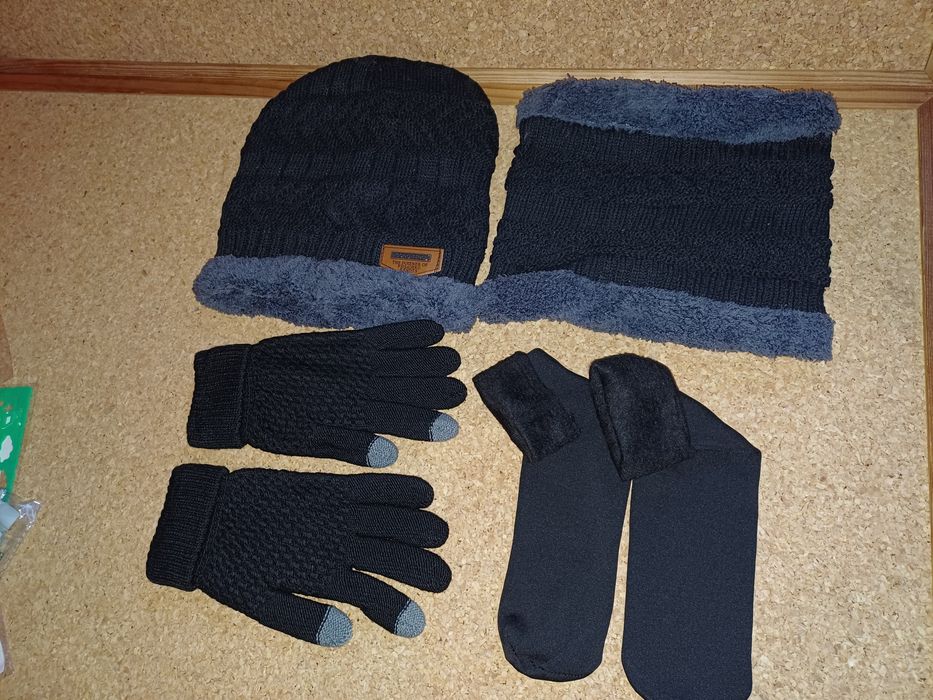 Conjunto de acessórios de Inverno com 4 Peças. Novo.