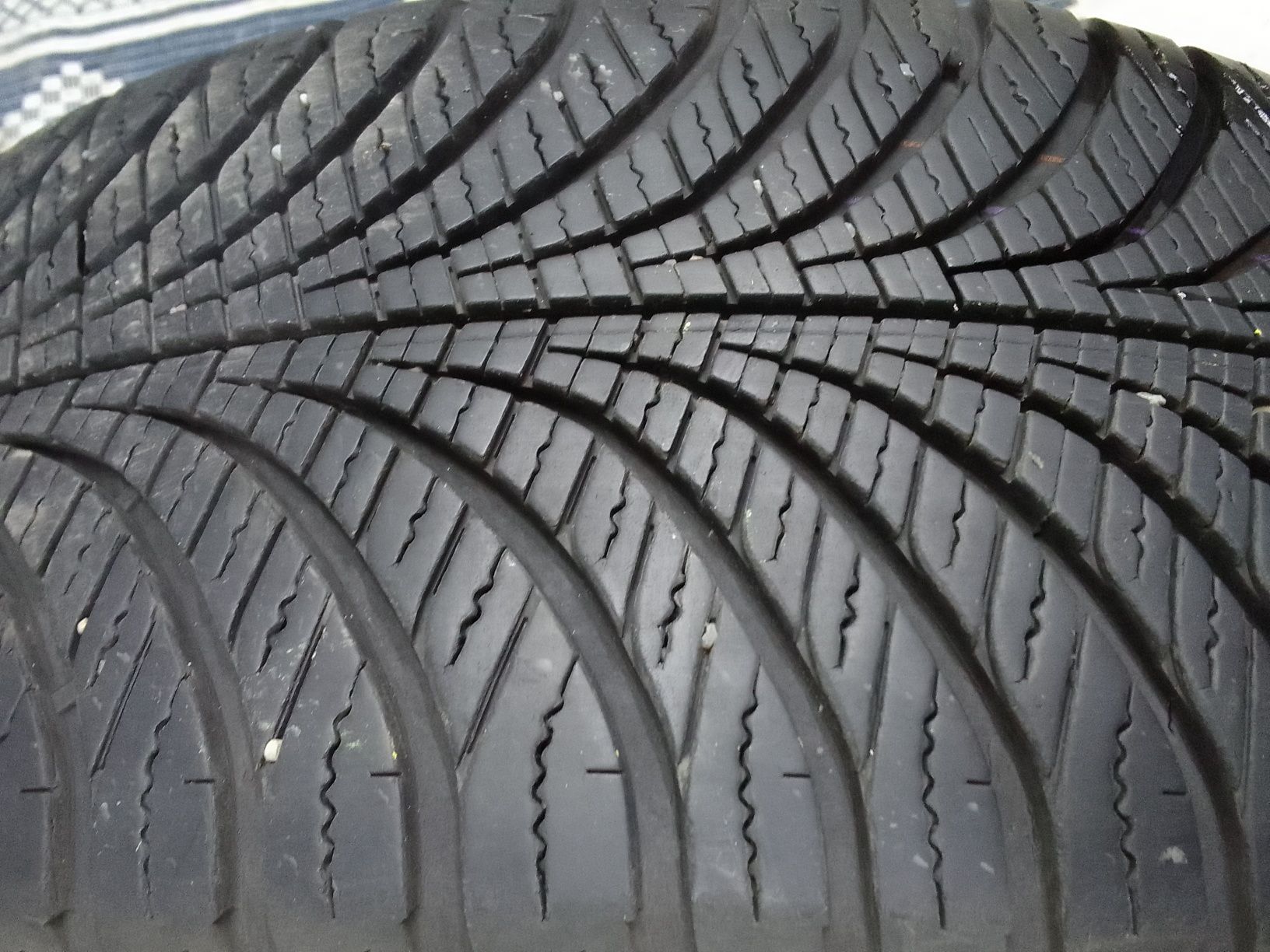 Opona wielosezonowa 225/60r17 GOODYEAR 2019r 6.5mm