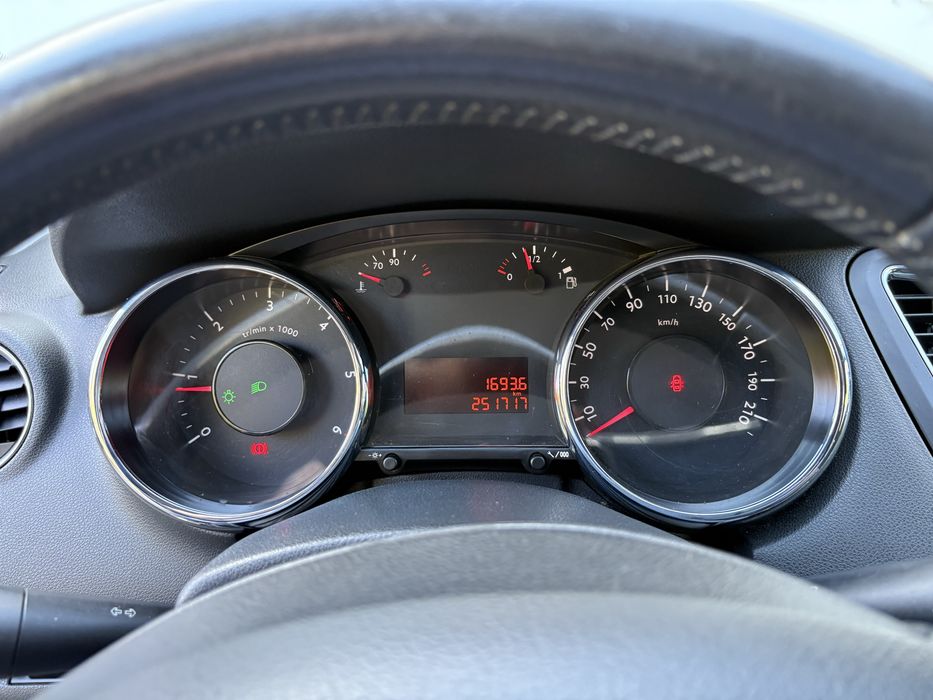 Pegeout 5008 1.6 hdi 7 lugares