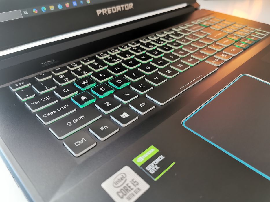 Laptop Gamingowy Acer Predator17 GTX 1650Ti i5 10Gen 16Ram 500GB 120HZ