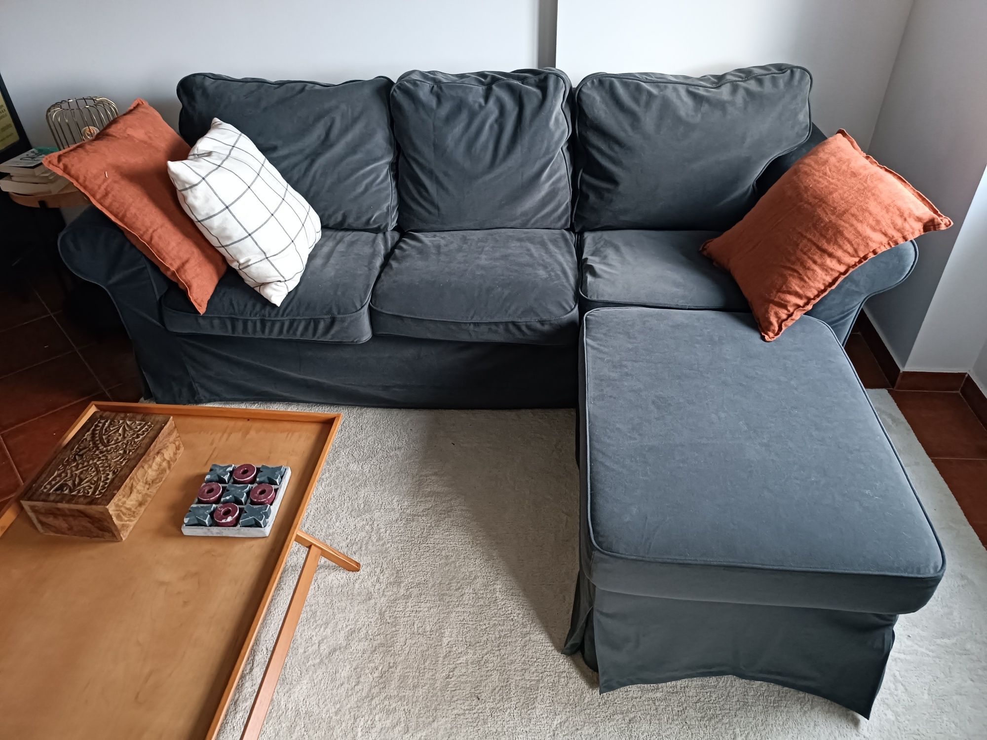 Capas sofá e repousa pés EKTORP 70€ (com sofá e repousa pés 200€)
