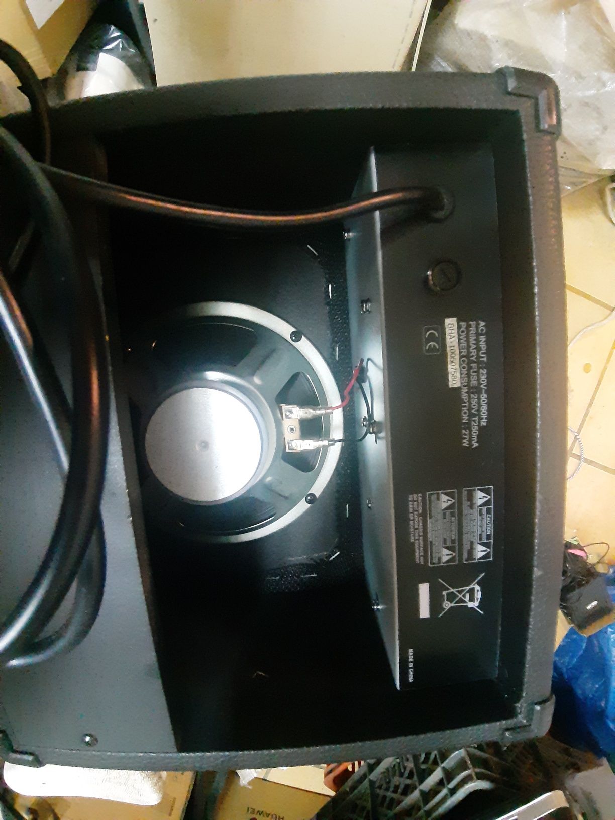 Amplificador de guitarra 27 W