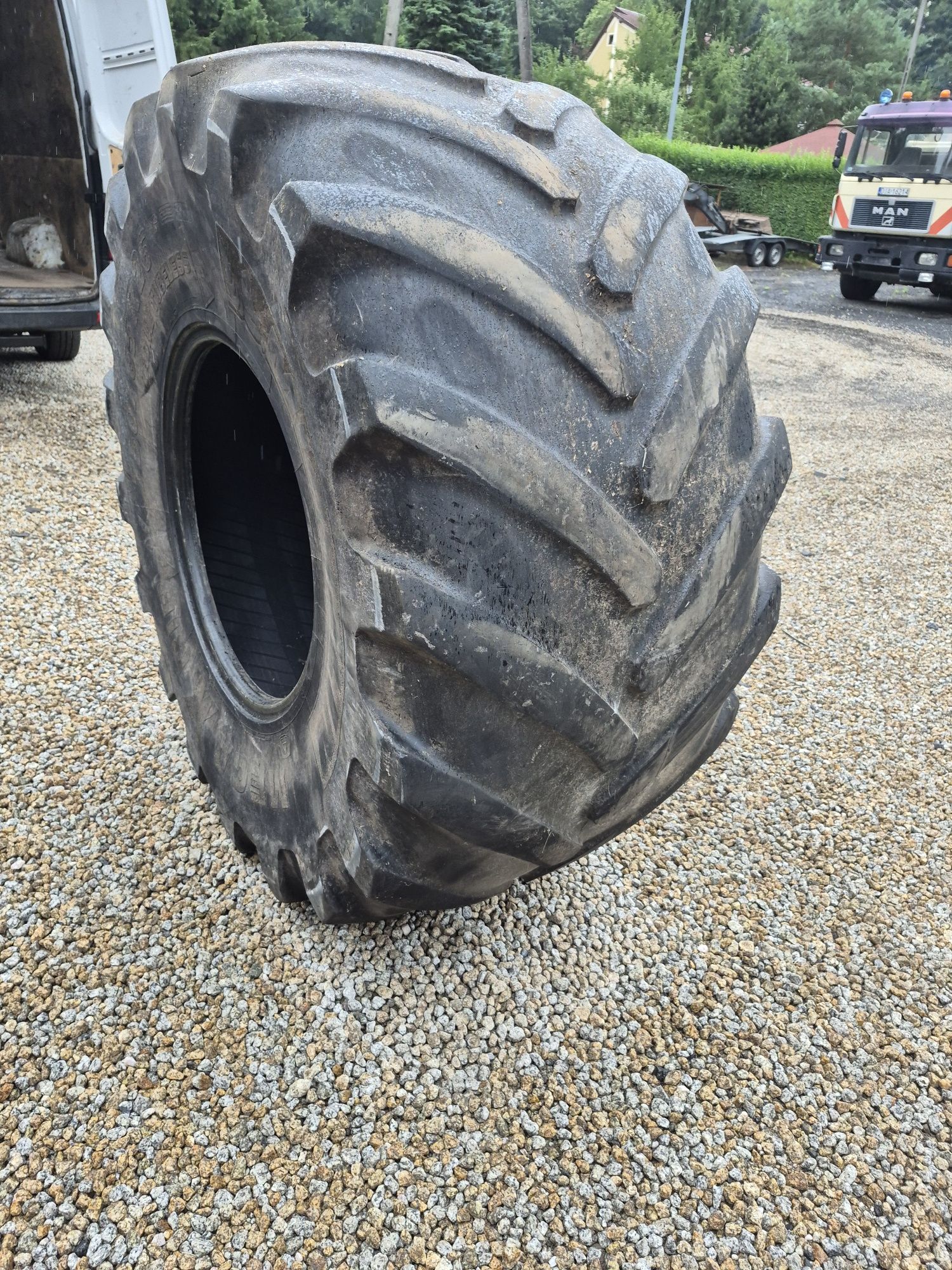 Opony 750/65R 26 z Niemiec.