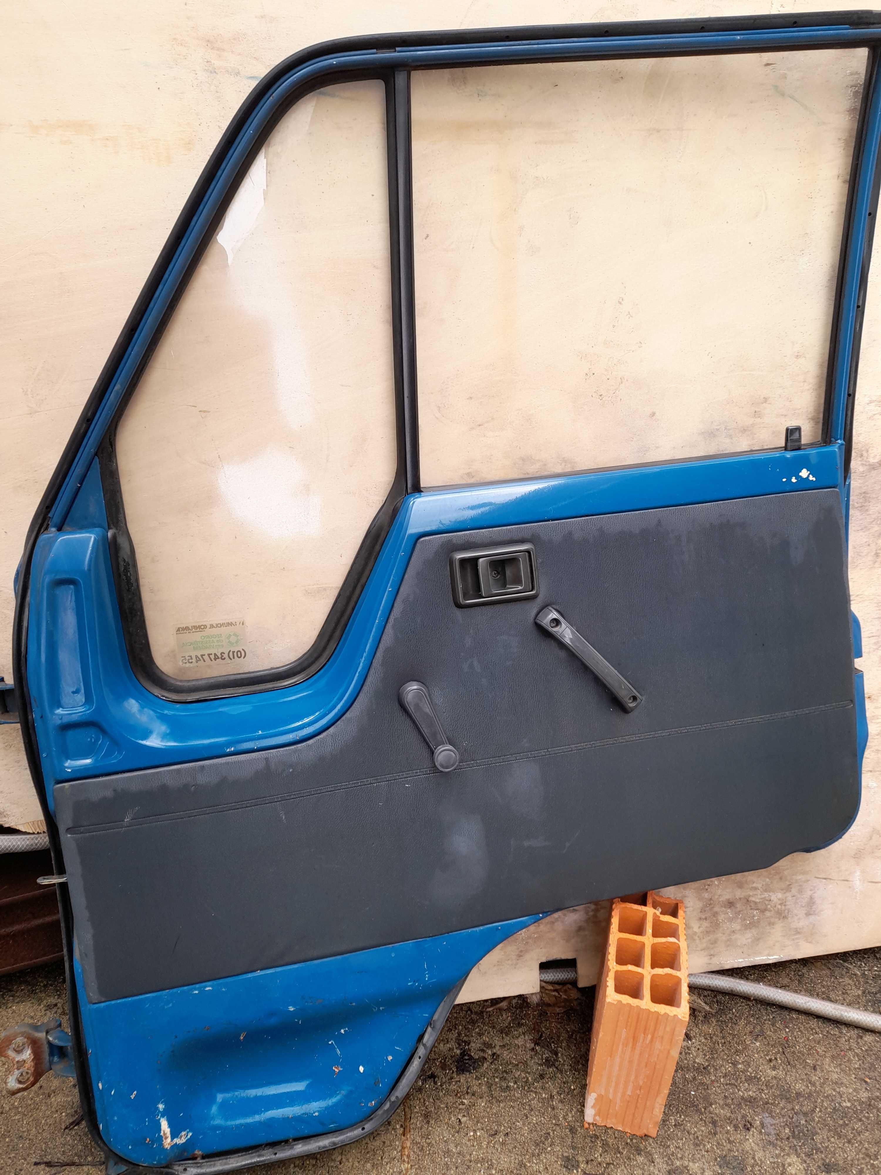 Portas da Toyota Dyna duzentos e cinquenta