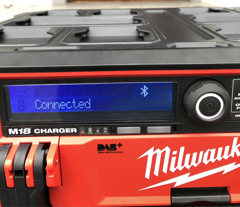 Радіо/зарядний пристрій Milwaukee M18PRCDAB+