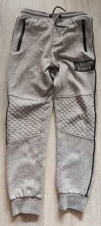 Cool Club spodnie dresowe chłopięce szare 146 cm
