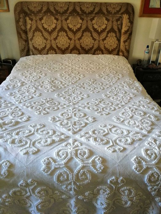 Colcha de crochê feita à mão