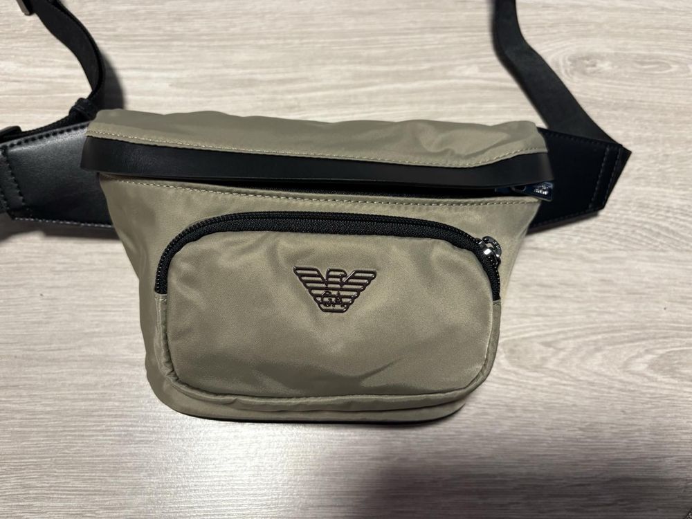 Продам сумку-бананку Emporio Armani