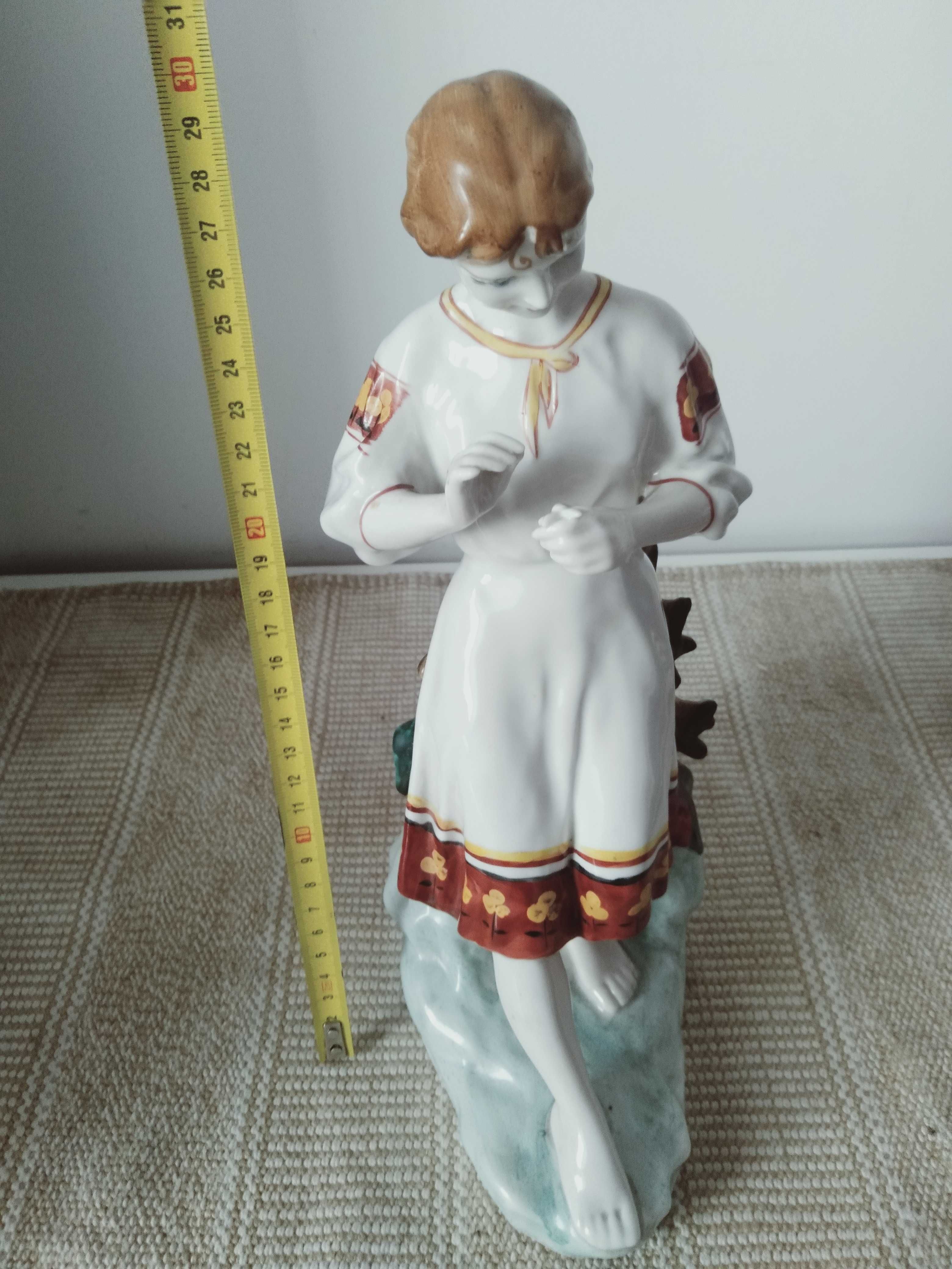 Figurka porcelanowa dziewczyna Połonne Ukraina PRL