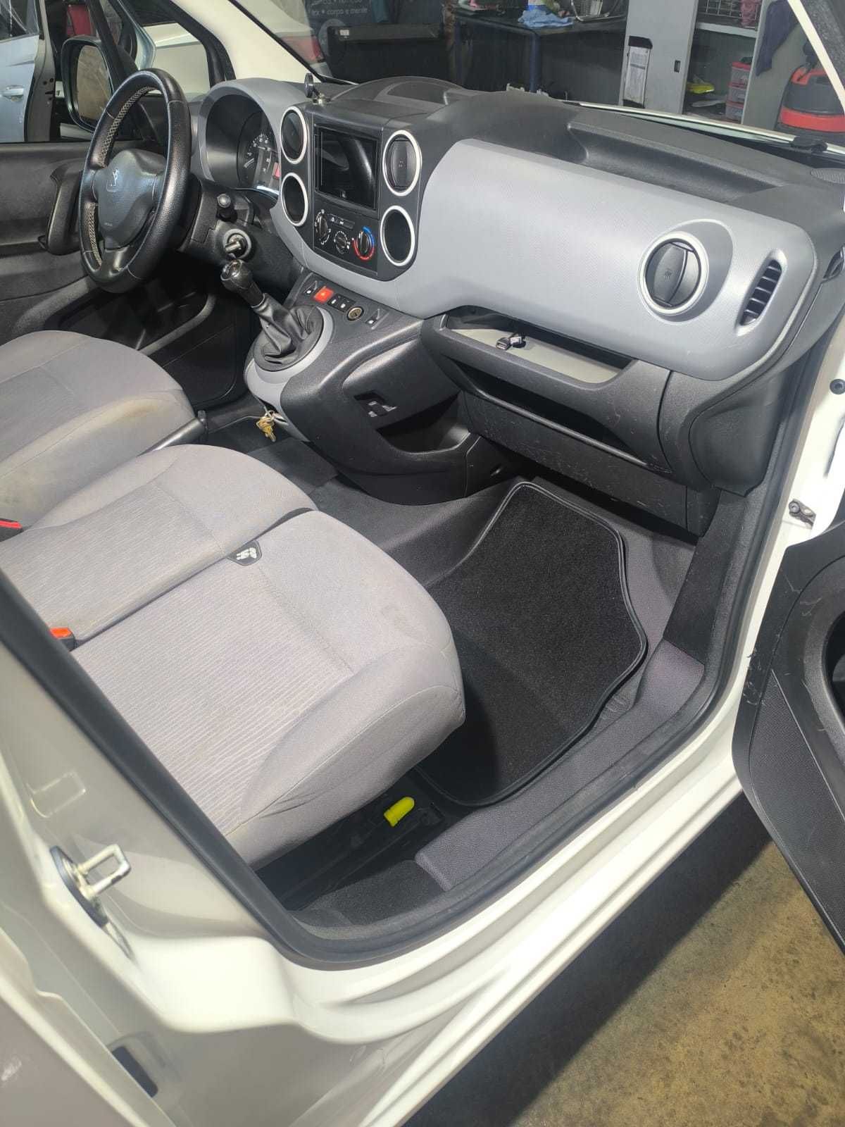 Peugeot partner impecável