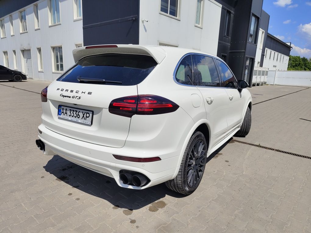 Porsche Cayenne S 2010 (Restyling GTS 2015+)